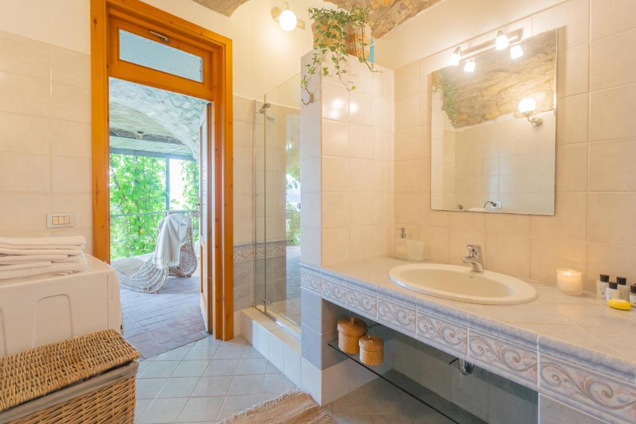 Simons Apartment With Amazing View By Rent All Como بْليفيو المظهر الخارجي الصورة